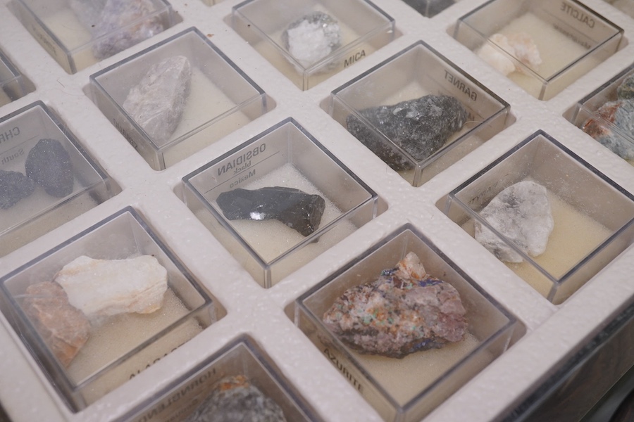 A collection of specimen stones and fossils to include amethyst, quartz and obsidian. Condition - fair to good